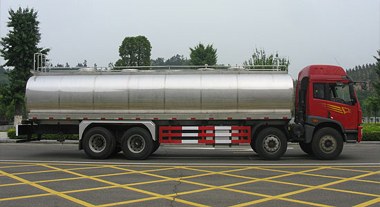 解放前四后八牛奶运输罐