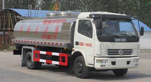 东风多利卡鲜奶运输车