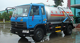 真空吸污车